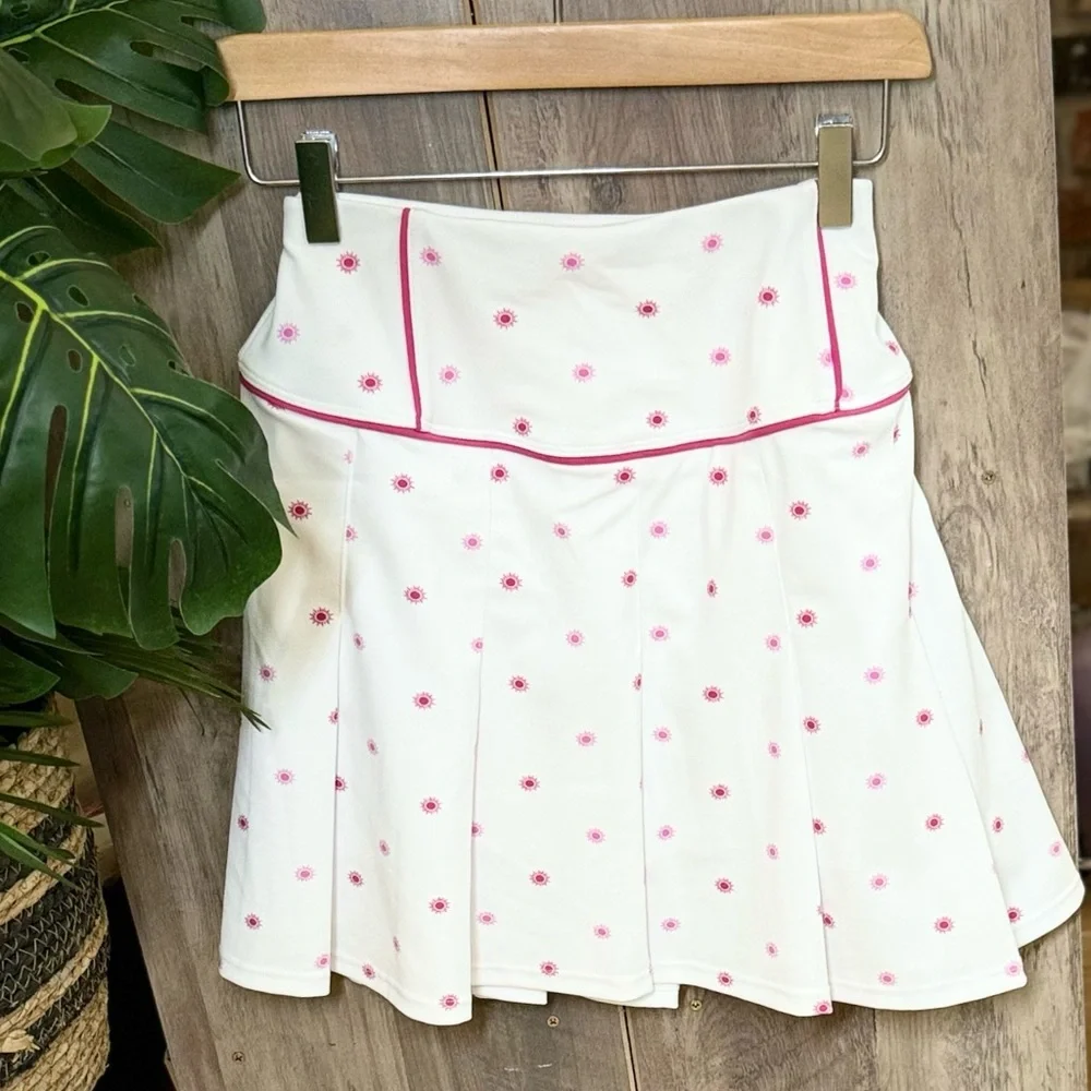 NWT Nanette Lepore White Tennis Skirt Skort w Hot Pink Sunbursts Size Small - Picture 1 of 15